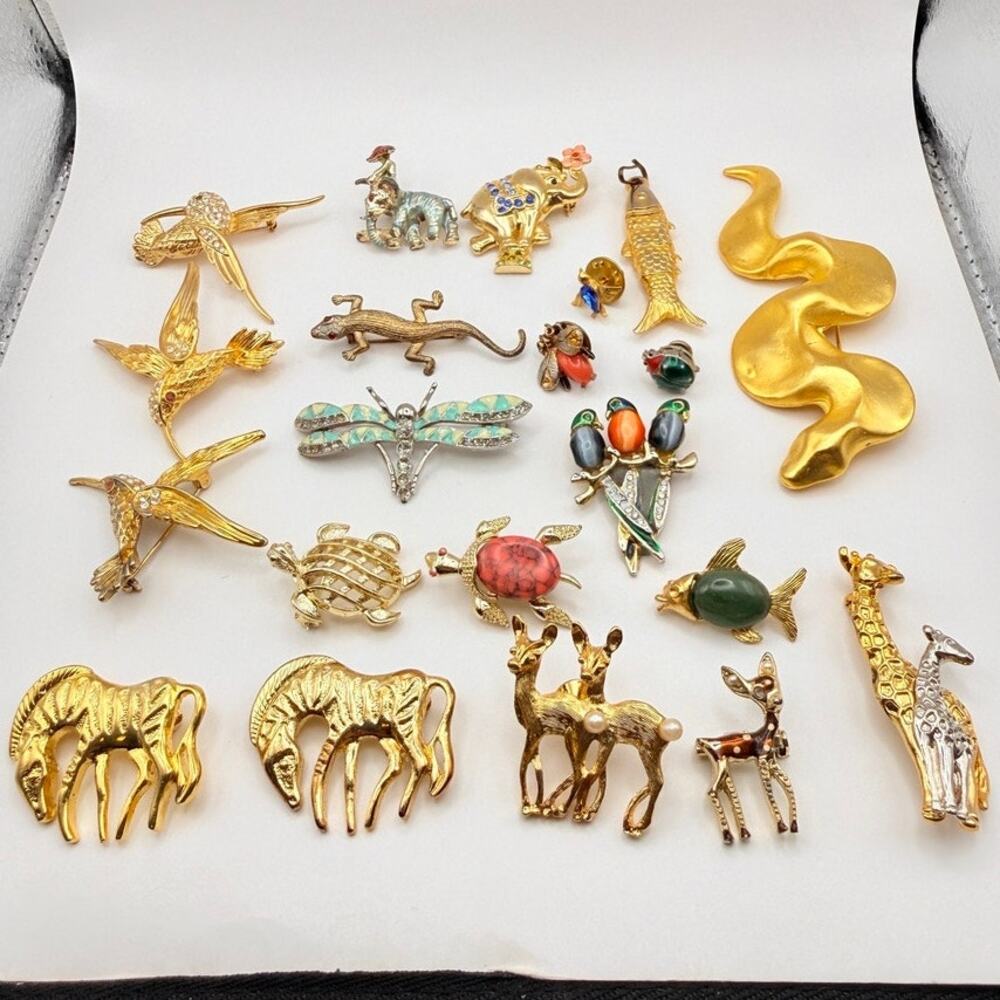 Huge Lot 21 Vtg Animal Insect Brooches Pins Gold Tone Rhinestone Enamel 3 Signed - Picture 2 of 15